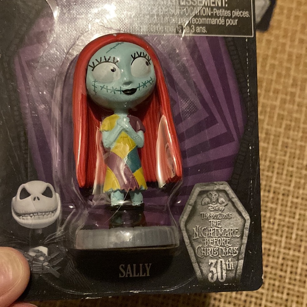 Tim Burton’s The Nightmare Before Christmas Mini Figures Collectibles Gift Set - Picture 5 of 7
